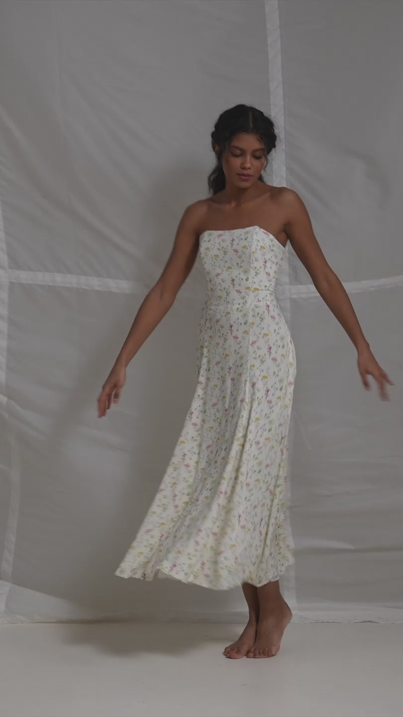 Model in Endless Valley dress video